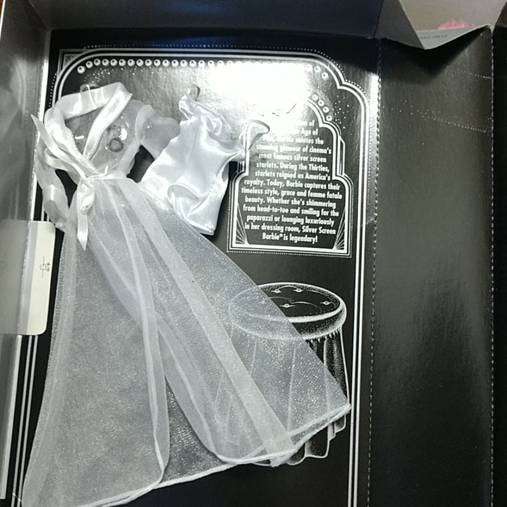 Barbie Silver Screen Barbie - Picture 2 of 6